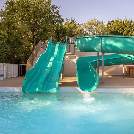 Mobil-home Avec Terrasse - 2 A - Api-1-52-300 Camping