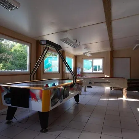 Mobil-home Avec Terrasse - 2 A - Api-1-52-300 مكان تخييم