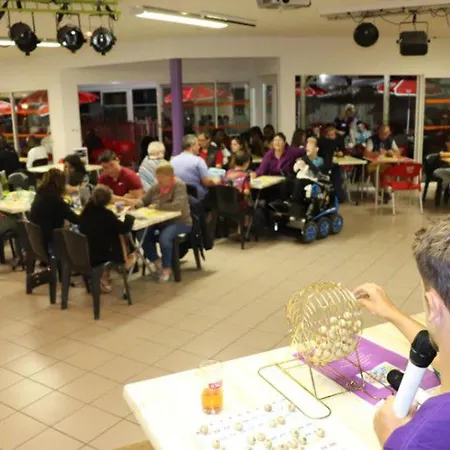 مكان تخييم Mobil-home Avec Terrasse - 2 A - Api-1-52-300 *