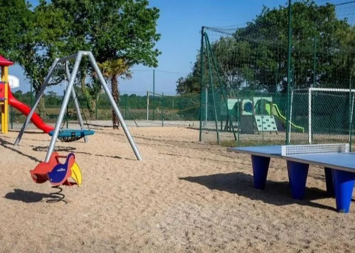 Mobil-home Avec Terrasse - 2 à - Api-1-52-300 Camping *